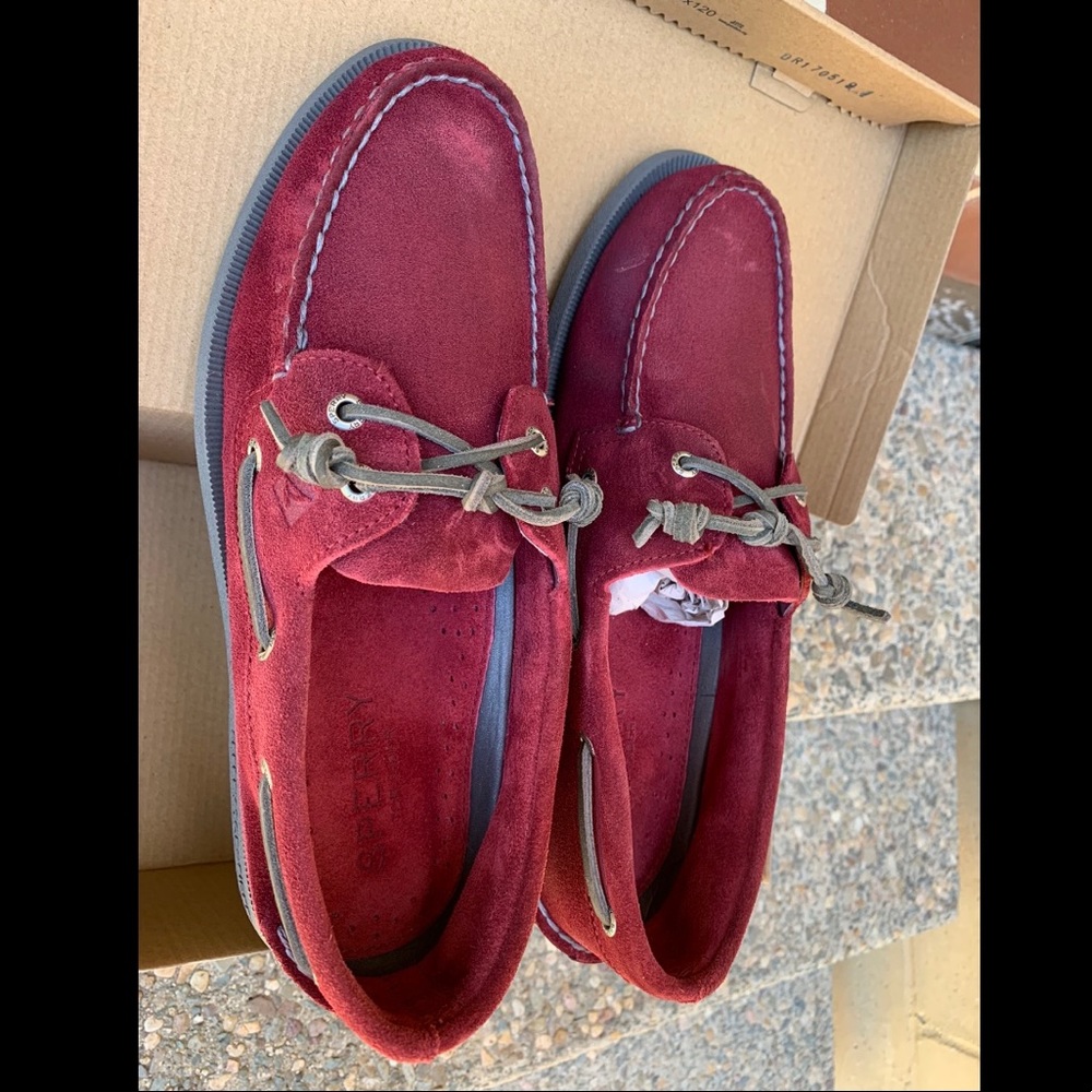 Sperry 2 eye suede slip-on